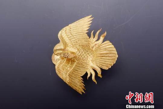 贵州遵义团溪杨辉墓地出土的金质“朱雀” 贵州省考古所 摄